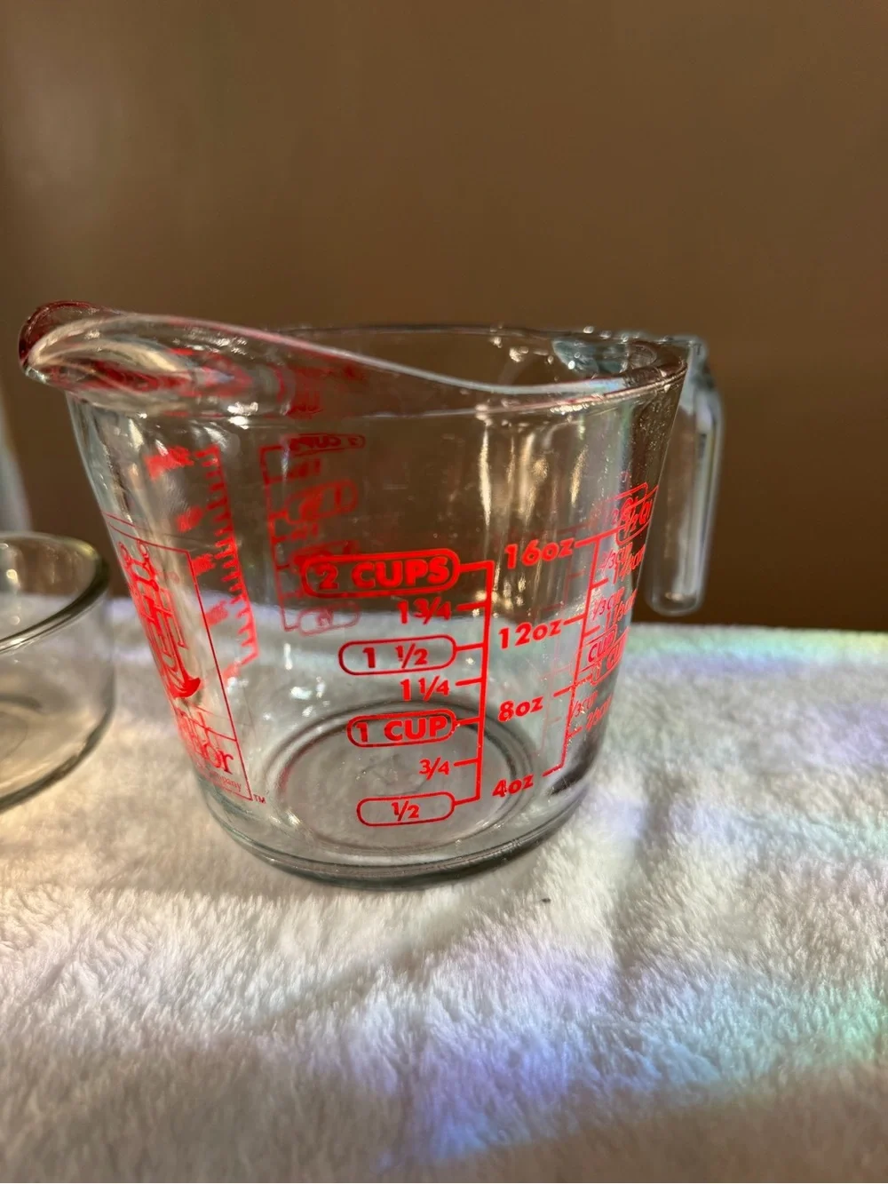 Anchor hocking glass measuring cup with additional cup